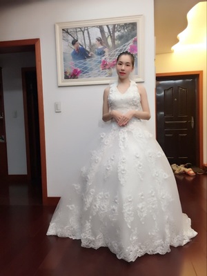 ชุดแต่งงาน คล้องคอ หางยาว เชือกผูกหลัง