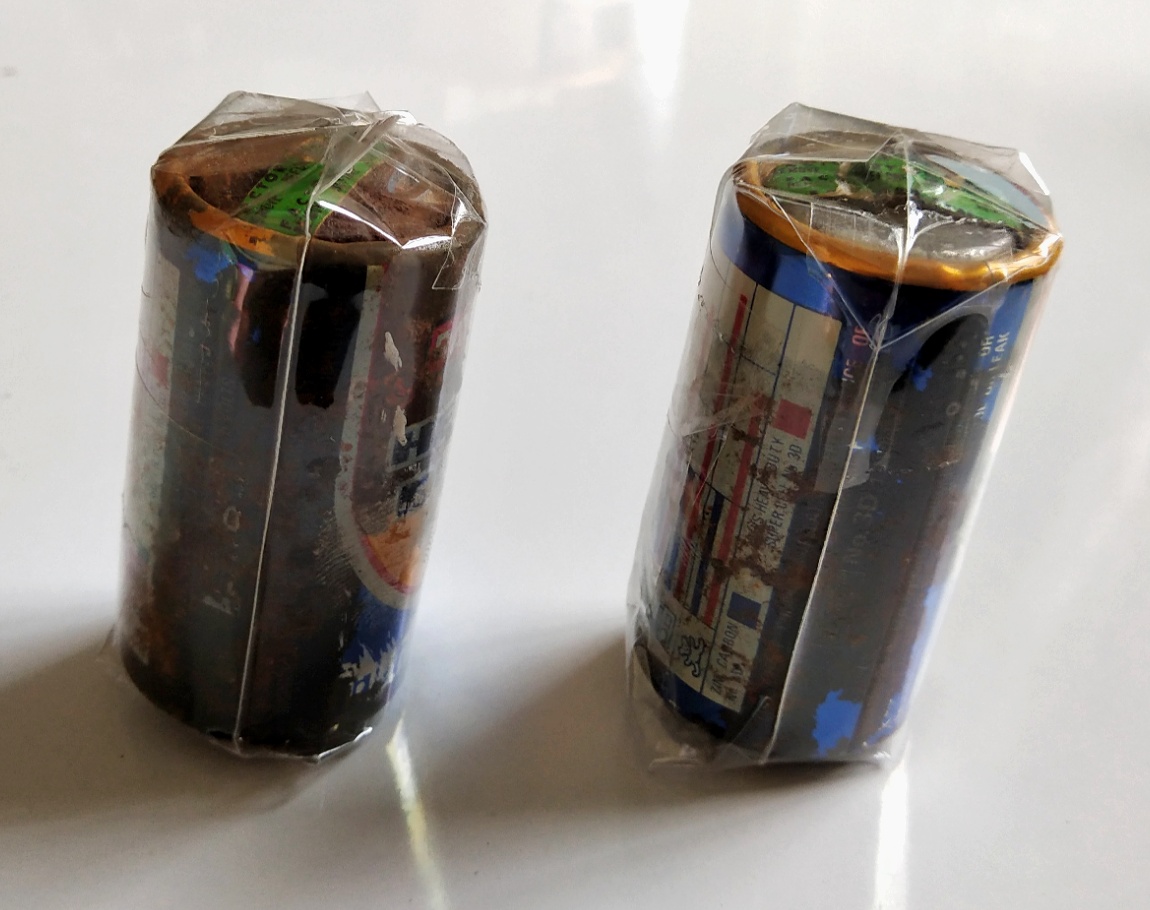 ของเก่าสะสม ไฟฉาย EVEREADY กระบอกเหล็ก เปลี่ยนถ่าน และหลอดไฟได้ สภาพเก่าเก็บ ใช้ไม่ได้แล้ว แถมถ่าย RAY O VAC (ถ่านสิ้นสภาพการใช้งานแล้ว)2ก้อน ยังไม่ได้แกะขั้ว ขายทั้งหมด