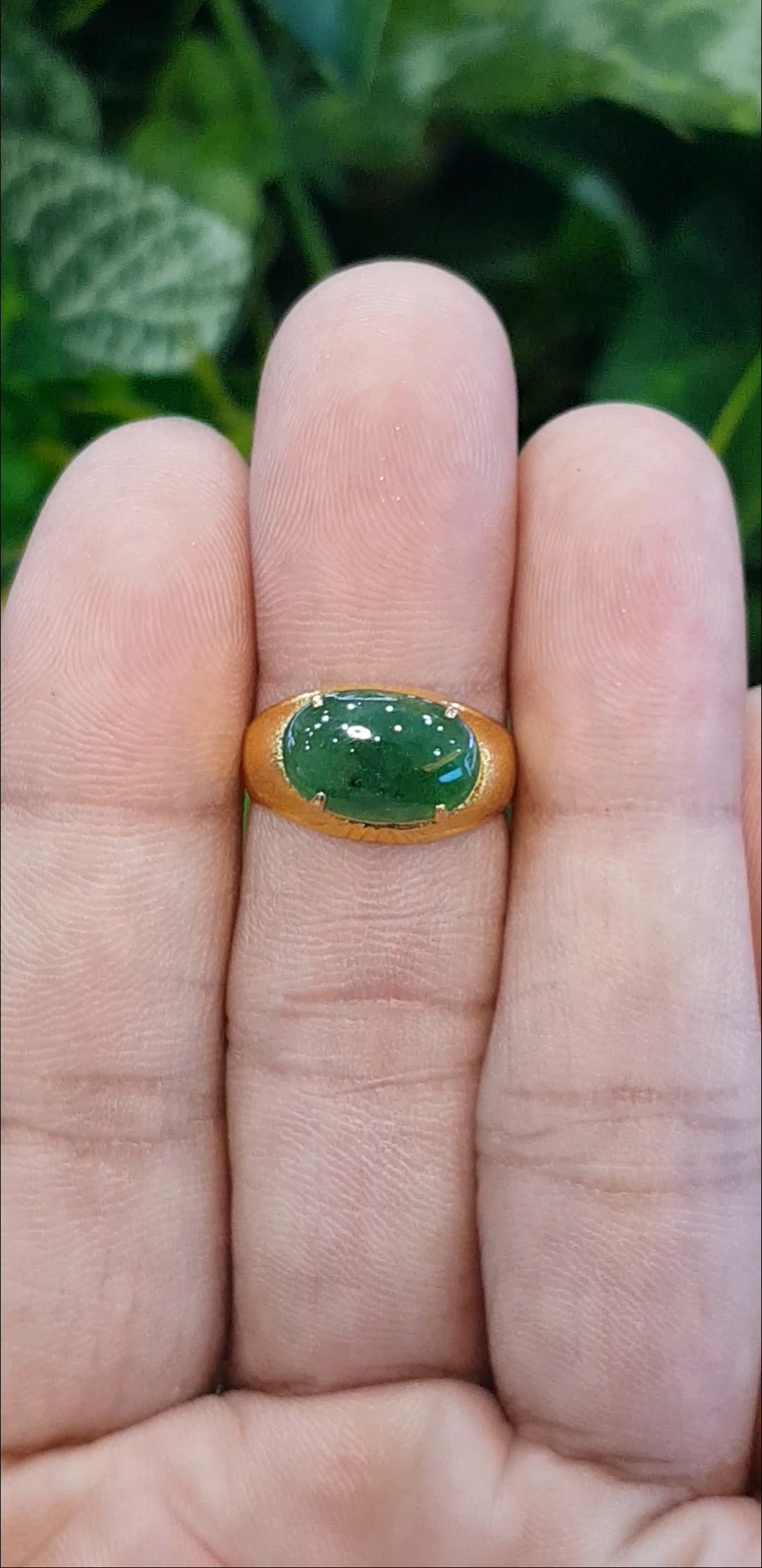 หยก พม่า แท้ Jade แหวนหยก 翡翠戒指 (Jadeite ring) 1.56 กะรัต (Cts.) Size 54 ดิบ ไม่ผ่านการปรับปรุง (Type A) พม่า (Myanmar)