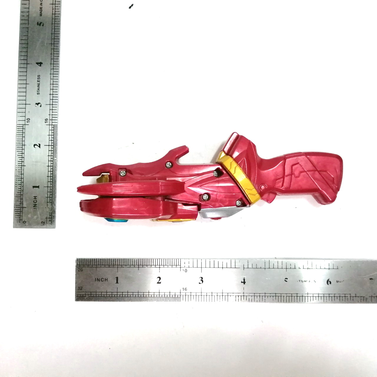 วิคตอรี แลนเซอร์ (victory lancer)อุปกรณ์แปลงร่างของอุลตร้าแมนวิคตอรี สภาพดี ไม่มีกลไกและอุปกรณ์อีเลคโทรนิค หมุนปรับเป็นปืนได้ เปิดด้านหน้าได้