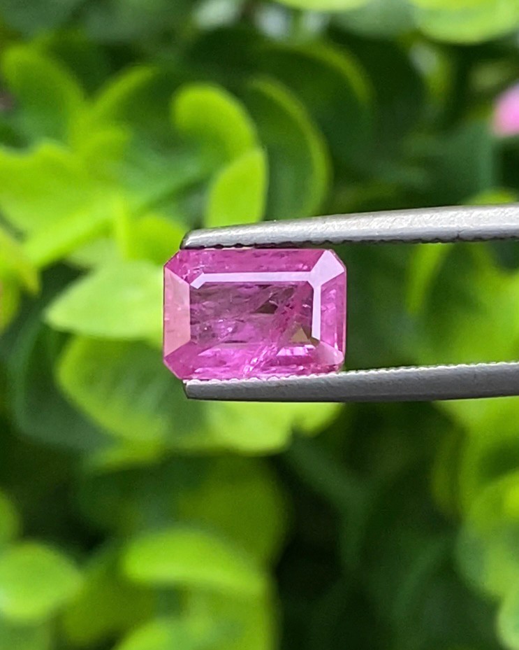 พลอย ชมพู พิ้ง แซฟไฟร์ Pink Sapphire 1.49 กะรัต (Cts.) พลอยแท้ อัญมณีมงคลประจําวันเกิด เครื่องประดับพลอย