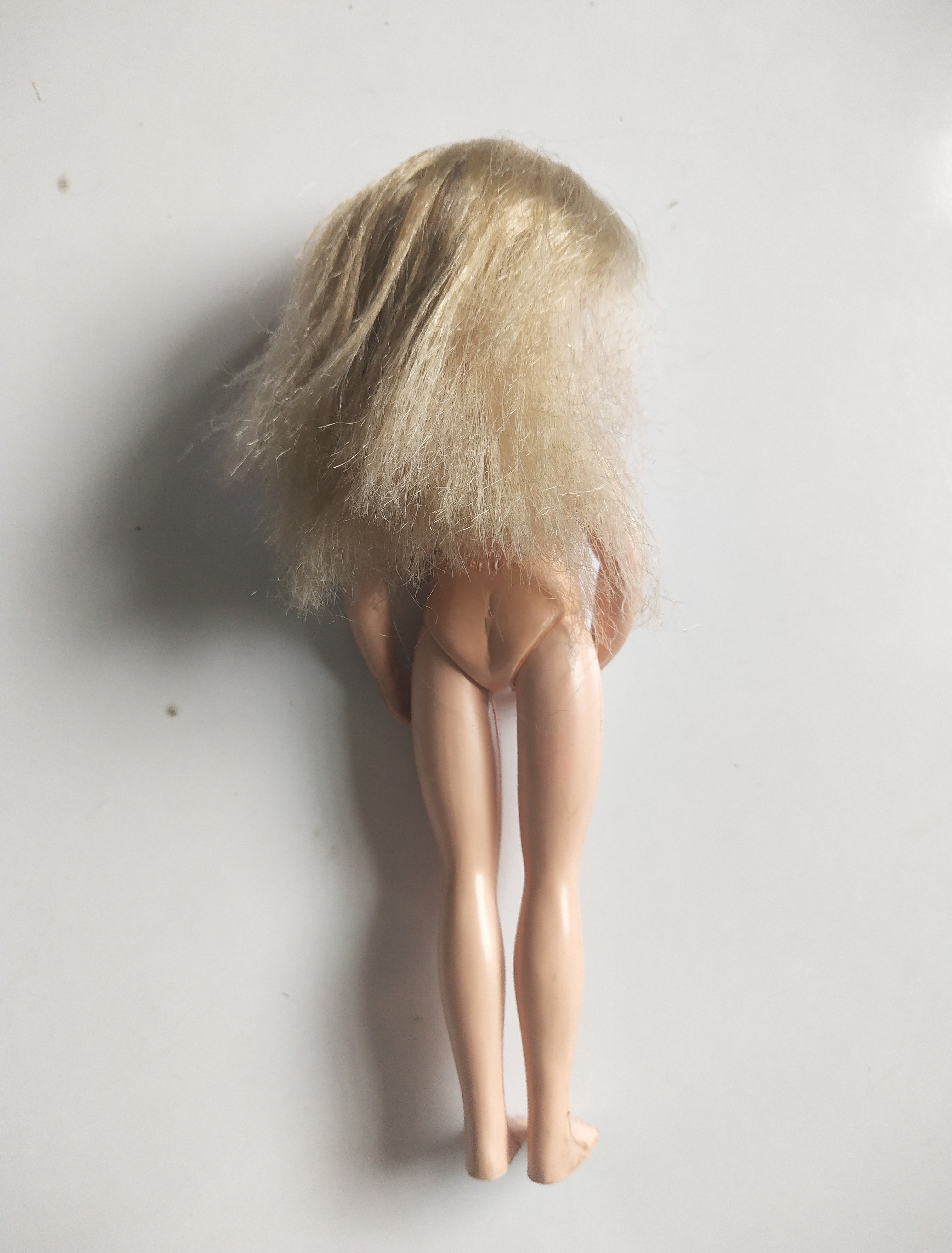 มีหลายภาพ **ผมหายบางส่วน ตุ๊กตาเด็ก มีตำหนิตามภาพ มือทำท่าอุ้ม ขากางได้มาก แบรนด์ CREATA