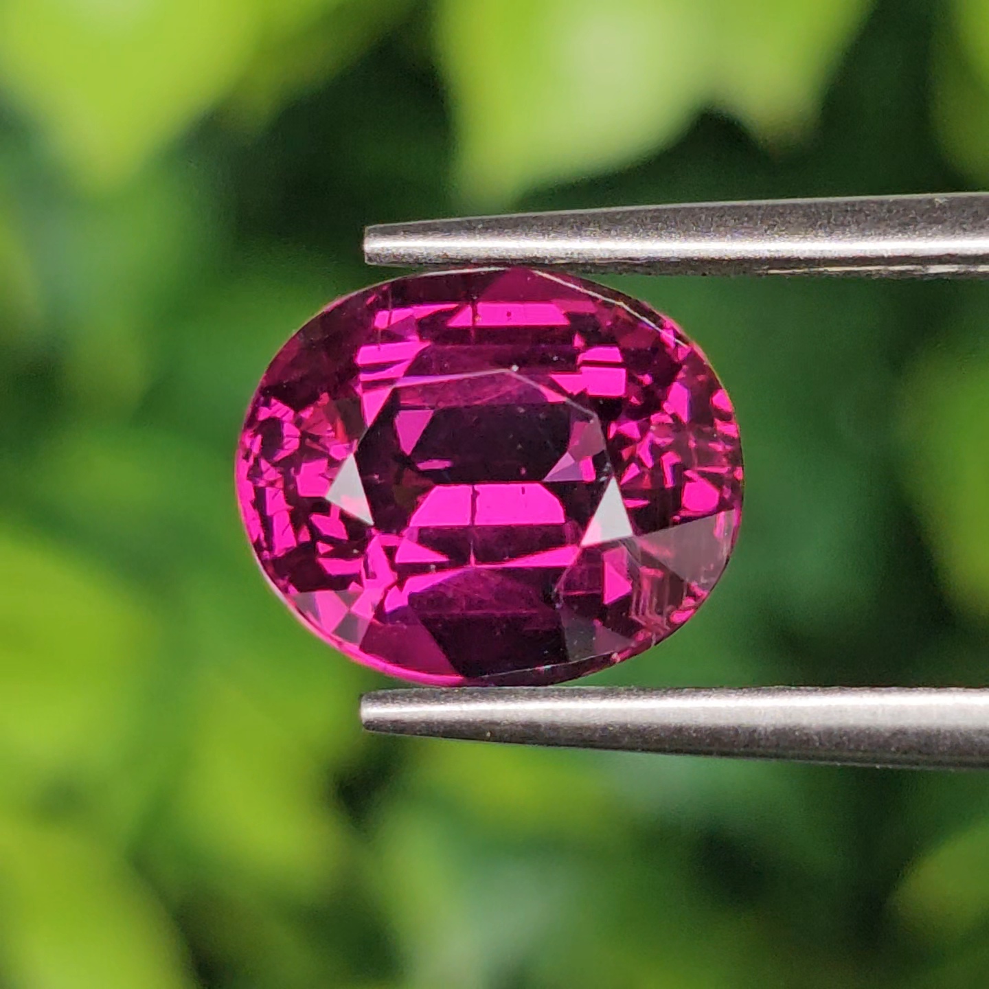 พลอย โรโดไลต์ กาเน็ท Rhodolite Garnet 4.50 กะรัต Cts.พลอยแท้ อัญมณีมงคลประจําวันเกิด เครื่องประดับพลอย