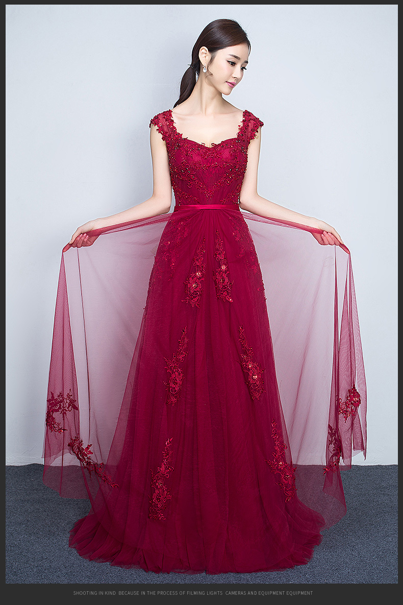 Pre-order ชุดราตรียาว ผ้าตาข่าย แขนกุด แต่งลูกไม้ สีแดง ปักดิ้นด้วยเพชร มุก สวย สง่า เรียบหรู