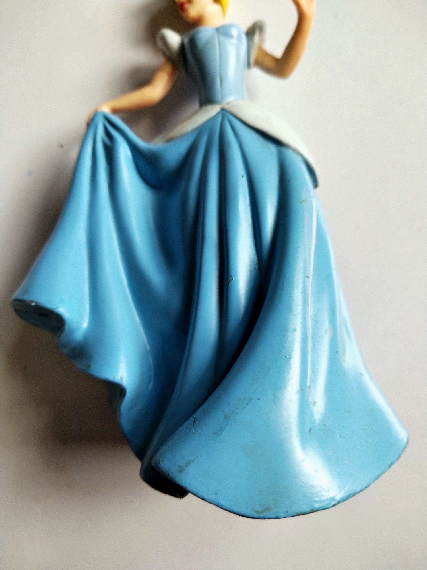 ของเล่น ของสะสม เจ้าหญิงดิสนีย์ ซินเดอเรลล่า แขนหมุนได้ *มือซ้ายมีตำหนิ เปื้อนสีแดง ตามภาพ, Disney Princess, Cinderella