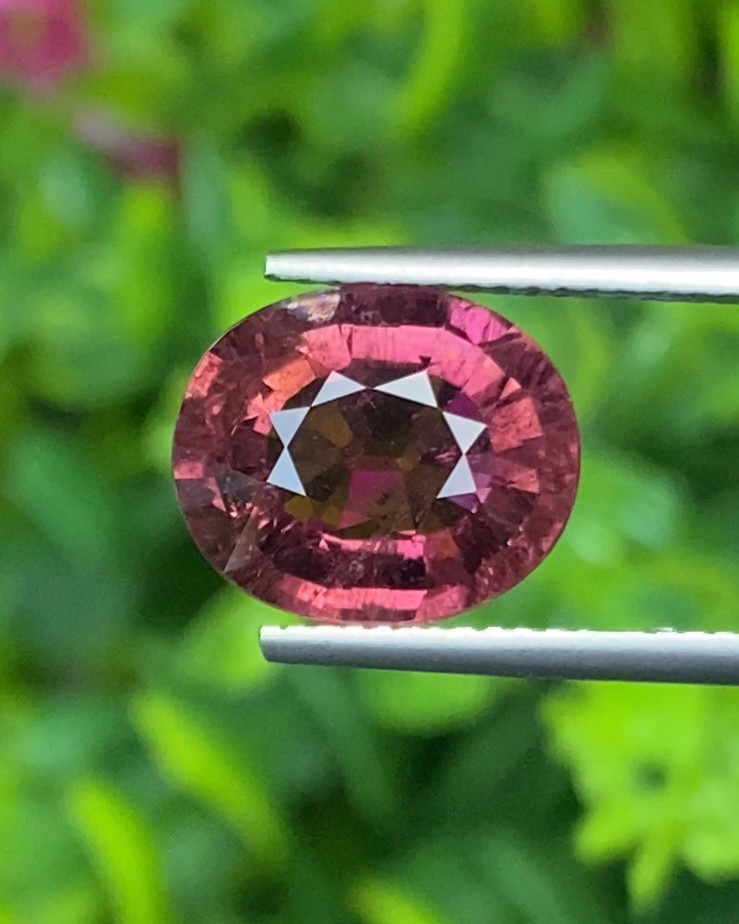 พลอย รูเบลไลต์ ทัวร์มาลีน Rubellite Tourmaline 4.20 กะรัต (Cts.) พลอยแท้ อัญมณีมงคลประจําวันเกิด เครื่องประดับพลอย