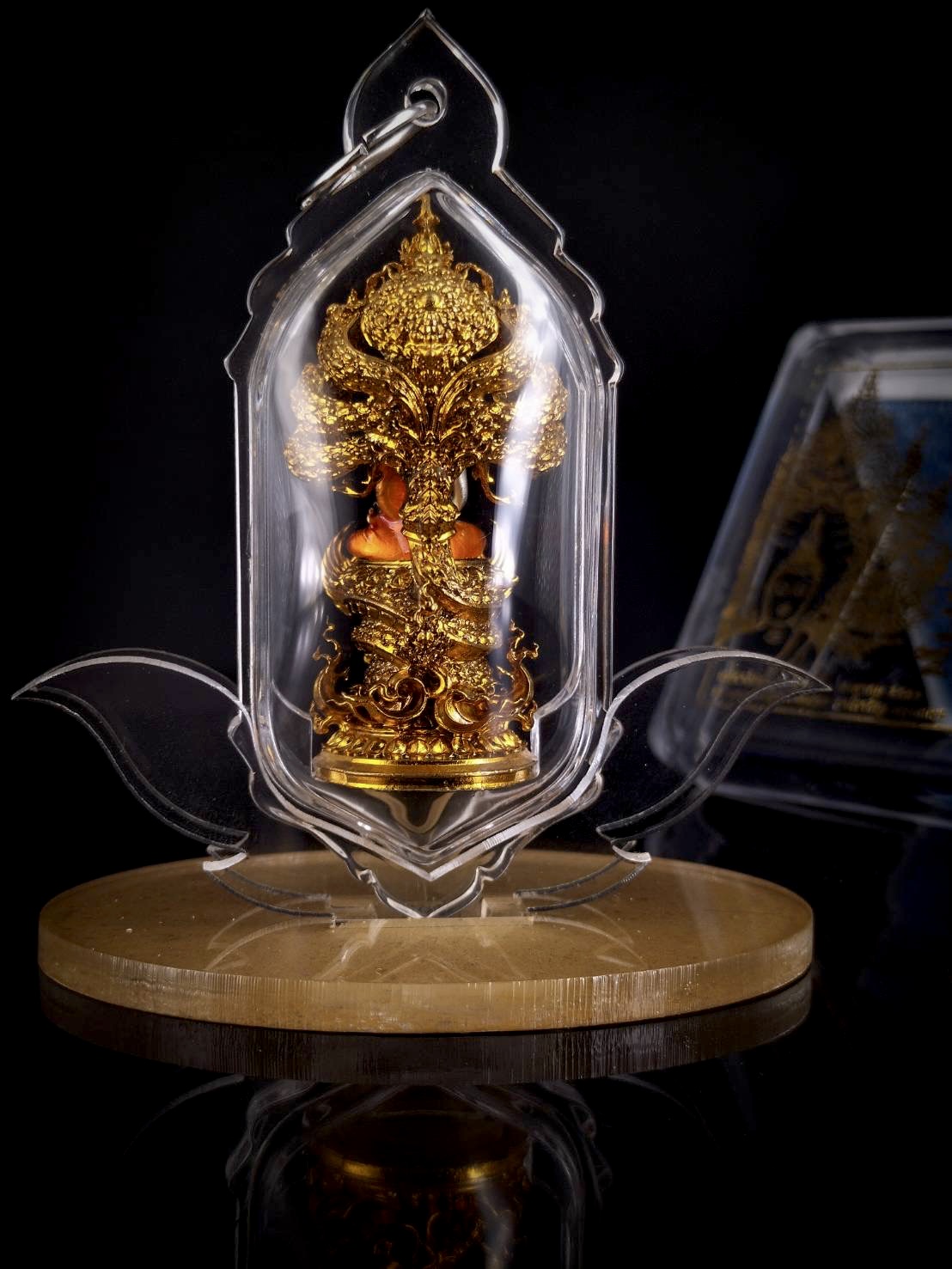 บริการเลี่ยมใสกันน้ำ กันฝุ่น แบบตั้งได้ ถอดห้อยได้ (ขนาดพระไม่เกิน 5 เซนติเมตร) ** ลูกค้าส่งงานมาเลี่ยมที่ร้าน ระยะเวลาเลี่ยมประมาณ 3-5 วัน ไม่รวมระยะเวลาจัดส่ง **