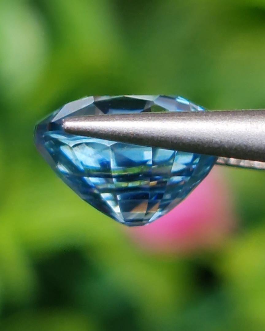 พลอย เพทาย (Zircon) 3.79 กะรัต (Cts.) พลอยแท้ อัญมณีมงคลประจําวันเกิด เครื่องประดับพลอย