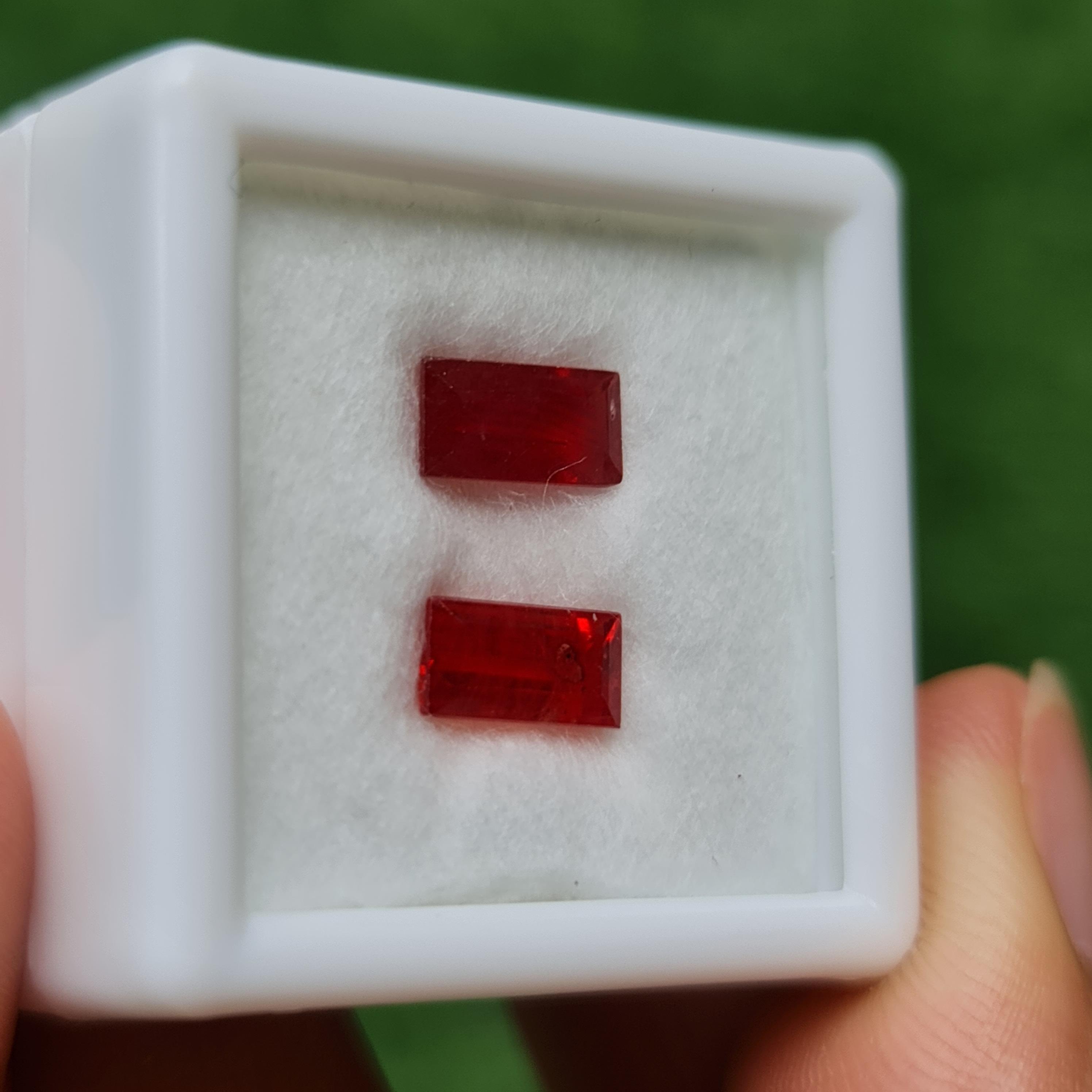 พลอย คู่ ออเรนจ์ แซฟไฟร์ Orange Sapphire 2 เม็ด 2.01 กะรัต (Cts.) พลอยแท้ อัญมณีมงคลประจําวันเกิด เครื่องประดับพลอย