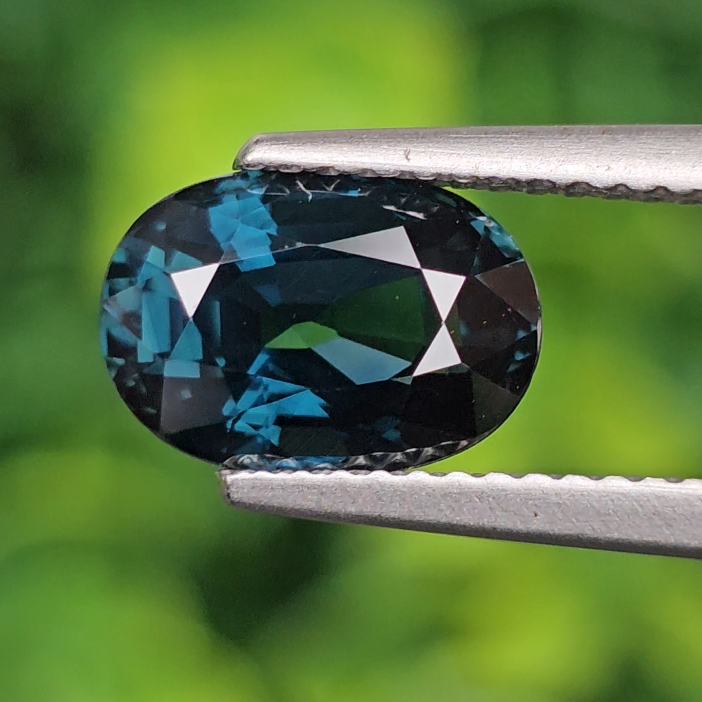 พลอย แซปไฟร์สีน้ำเงินอมเขียว Teal Sapphire 3.03 กะรัต (Cts.) พลอยแท้ อัญมณีมงคลประจําวันเกิด เครื่องประดับพลอย