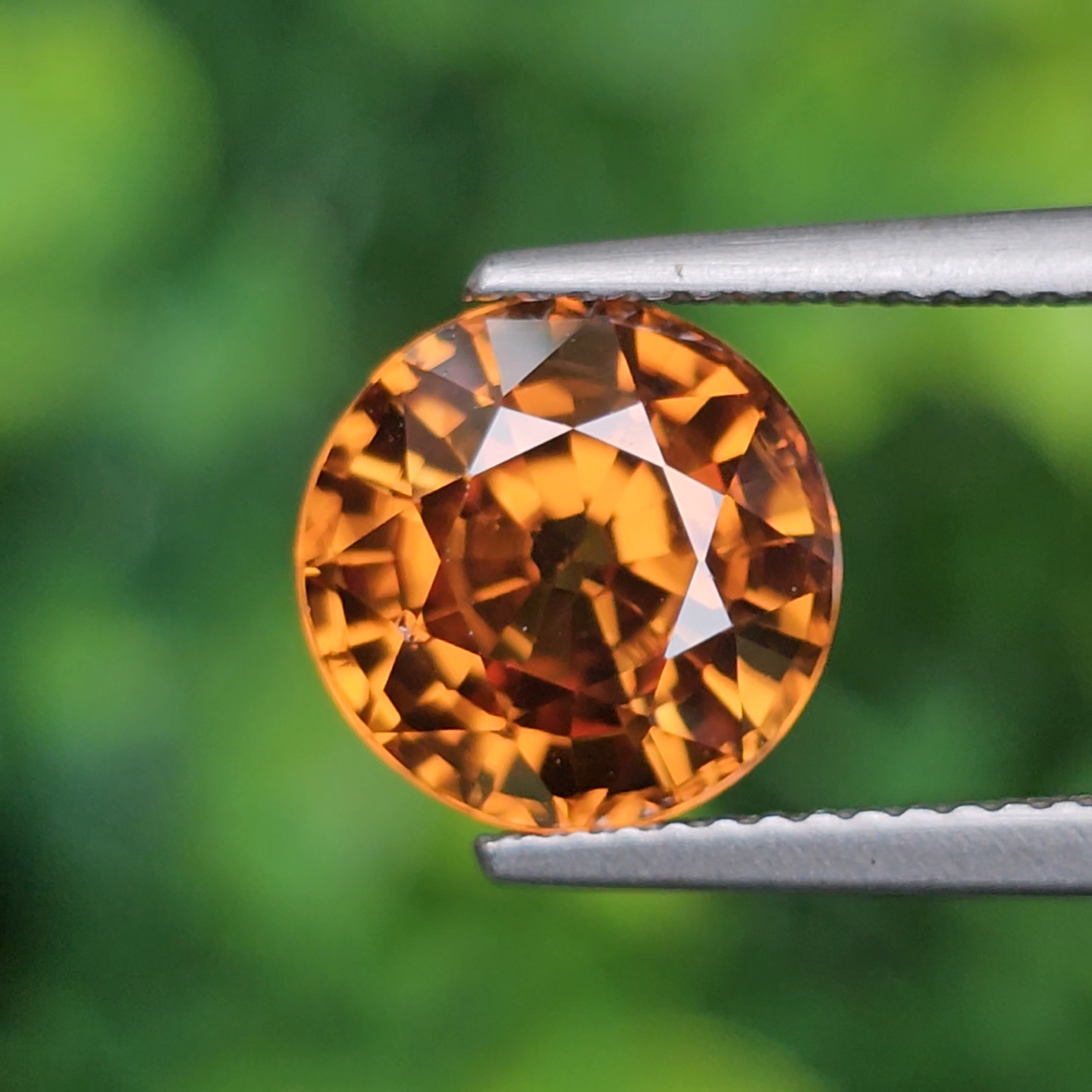 พลอย เพทาย (Zircon) 4.98 กะรัต (Cts.) พลอยแท้ อัญมณีมงคลประจําวันเกิด เครื่องประดับพลอย