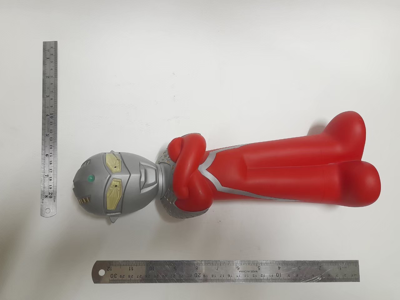 ฟิกเกอร์ อุลตร้าเซเว่น พรีเมี่ยมปั๊มน้ำมันEsso มีฝาปิด มีตัวปั๊ม งานแท้ ***ขาดไอสลักเกอร์ ขนาดตามรูป มือสองสภาพดี