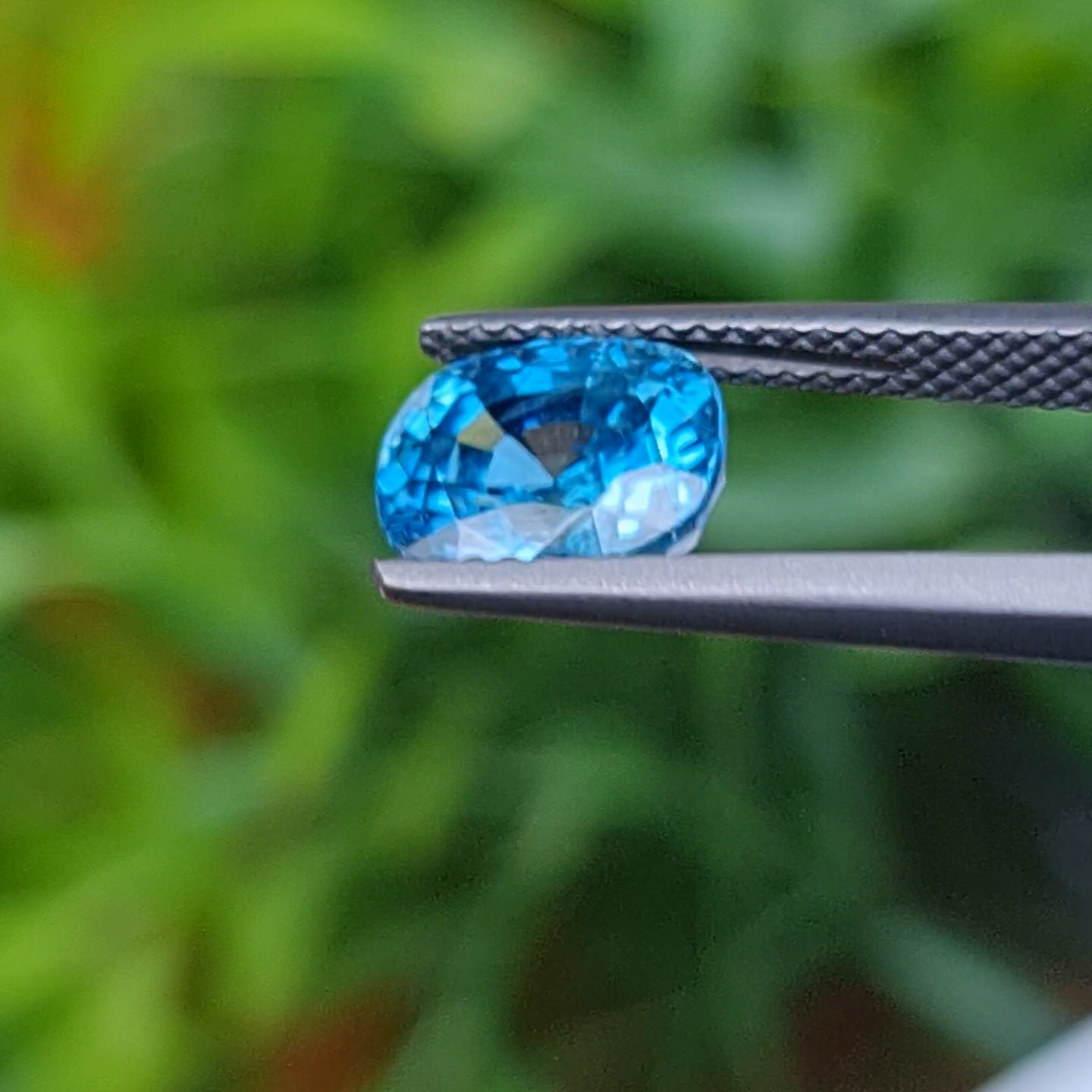 พลอย เพทาย (Zircon) 3.66 กะรัต (Cts.) พลอยแท้ อัญมณีมงคลประจําวันเกิด เครื่องประดับพลอย