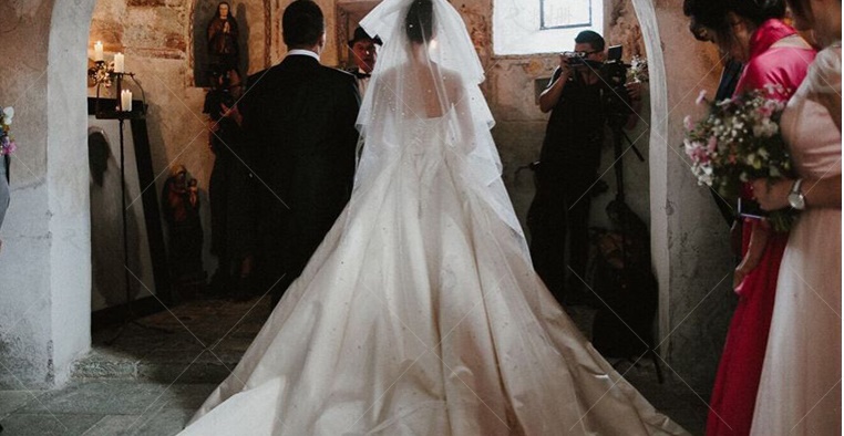 ชุดแต่งงาน เกาะอก หางยาว