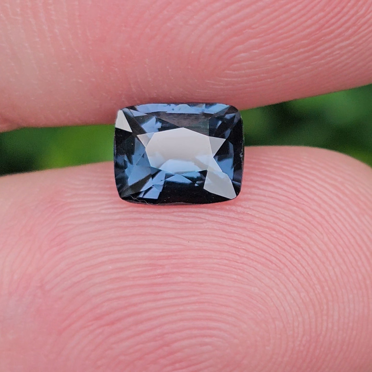 สปิเนล พม่า (Spinel Myanmar) 1.27 กะรัต (Cts.) พลอยแท้ อัญมณีมงคลประจําวันเกิด เครื่องประดับพลอย