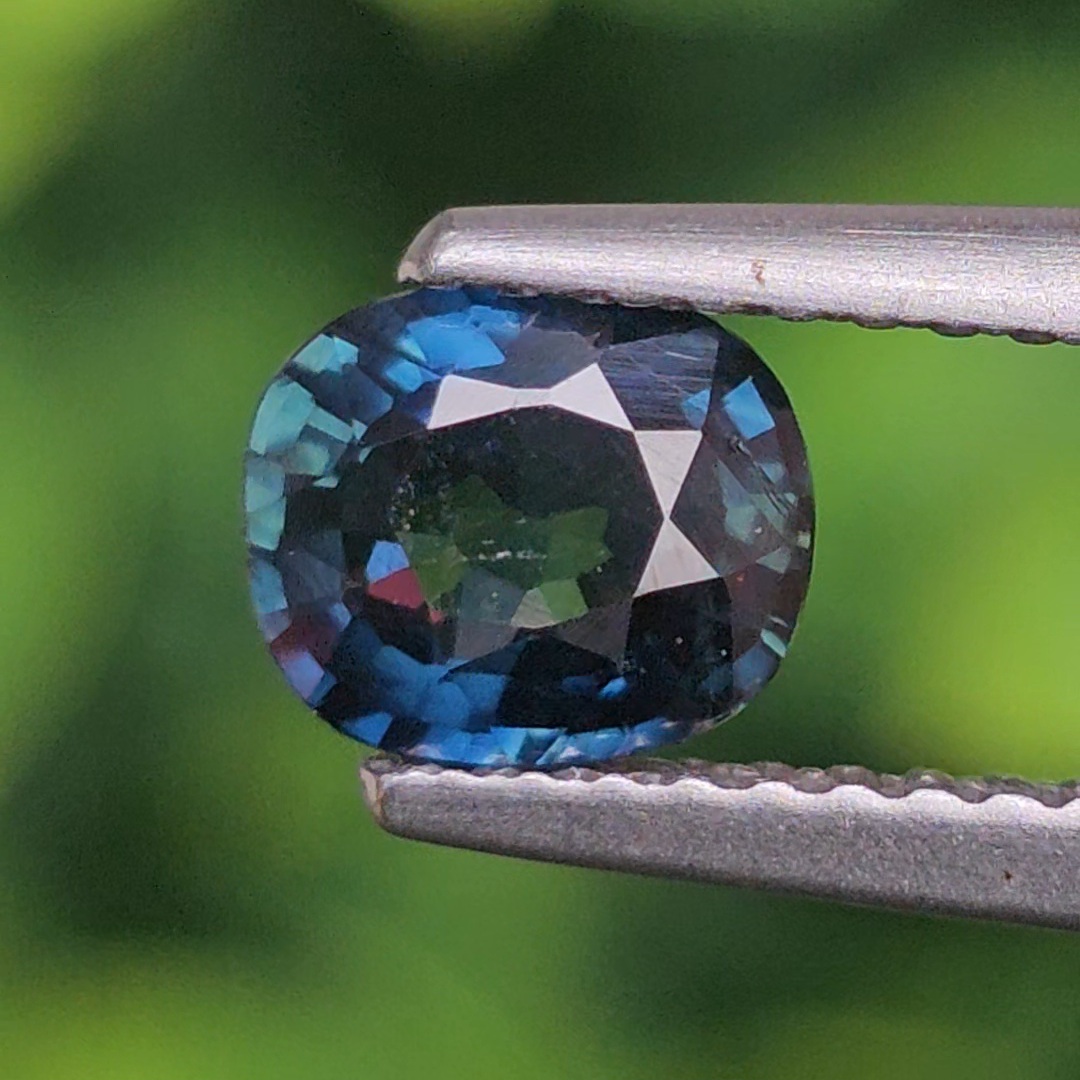 พลอย ไพลิน Blue Sapphire 1.00กะรัต (Cts.) ดิบ (Unheated ) พลอยแท้ อัญมณีมงคลประจําวันเกิด เครื่องประดับพลอย