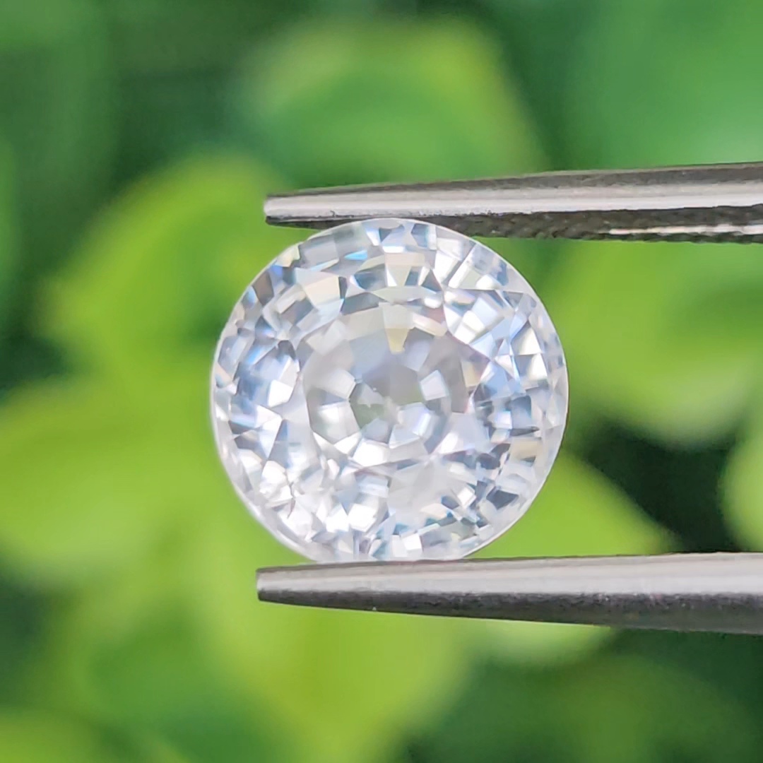 พลอย เพทาย Natural Zircon 4.08 กะรัต (Cts.) พลอยแท้ อัญมณีมงคลประจําวันเกิด เครื่องประดับพลอย