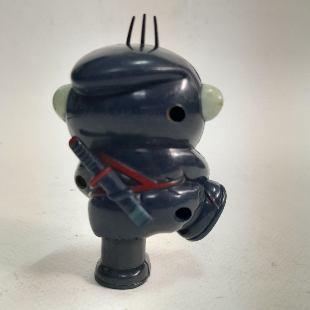 ฟิกเกอร์ พลาสติก**มีตำหนิตามภาพ ปังปอนด์ พรีเมี่ยม 7- 11 ในอดีต ชุดปังปอนด์นินจา(ตัวที่1) มือสอง ตัวกดไม่ได้เช็คสภาพ