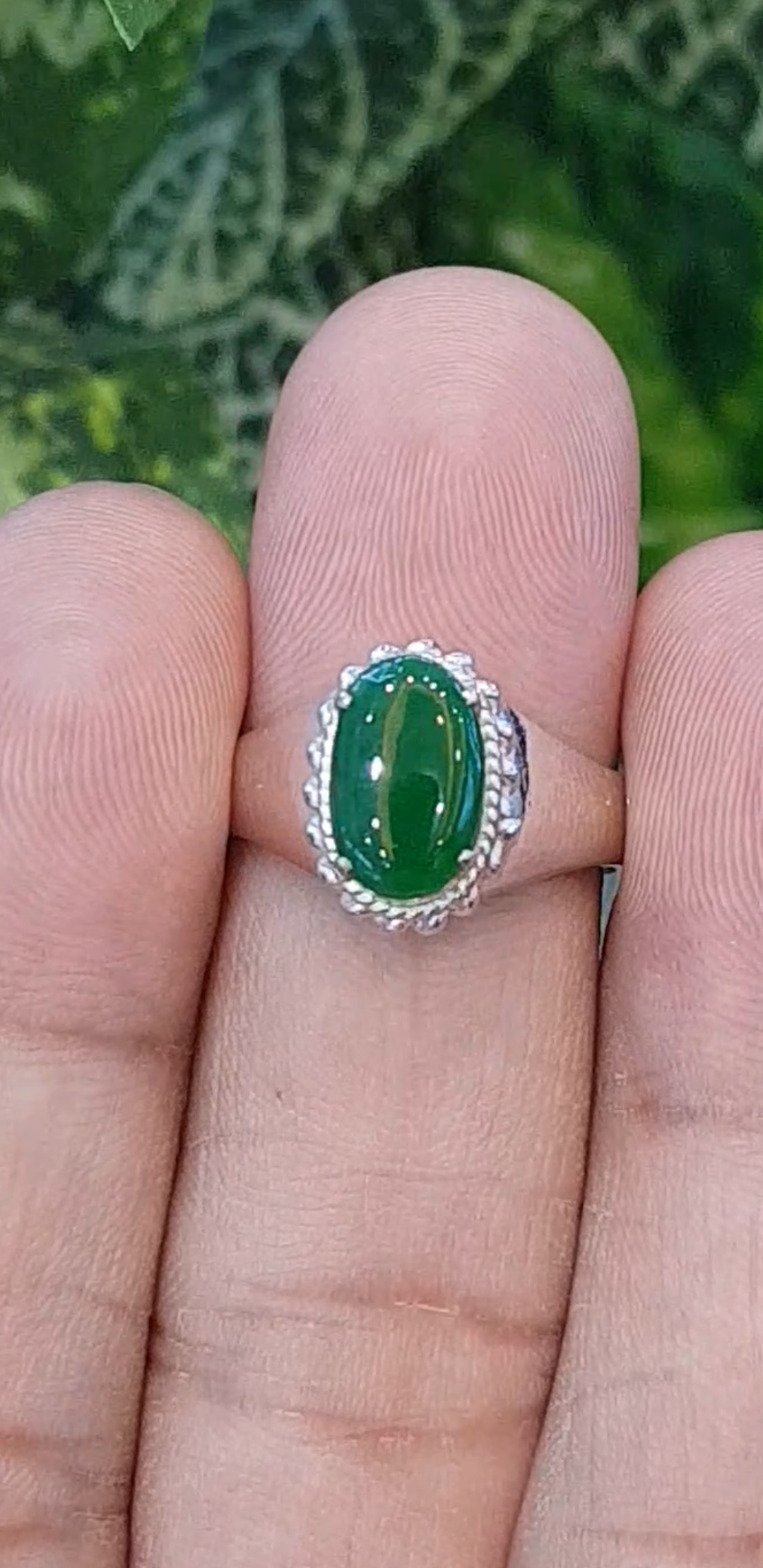หยก พม่า แท้ Jade แหวนหยก 翡翠戒指 (Jadeite ring) 1.07 กะรัต (Cts.) (Size) 57 ดิบ ไม่ผ่านการปรับปรุง (Type A) พม่า (Myanmar)