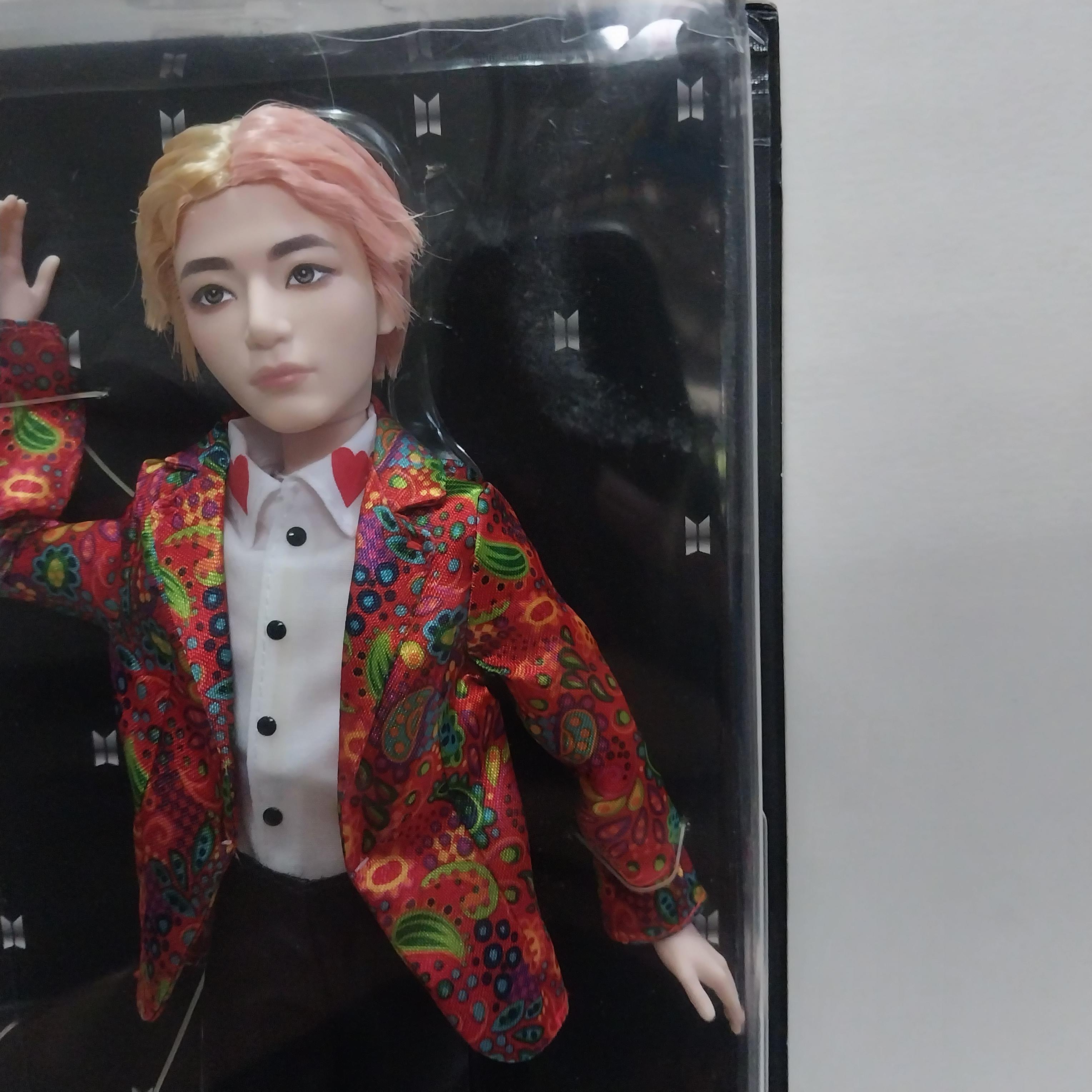 มีหลายภาพ มือ1 กล่องชำรุดบ้าง มีหลายภาพ ตุ๊กตาบอยแบรนด์เกาหลี BTS ของแท้แมทเทล