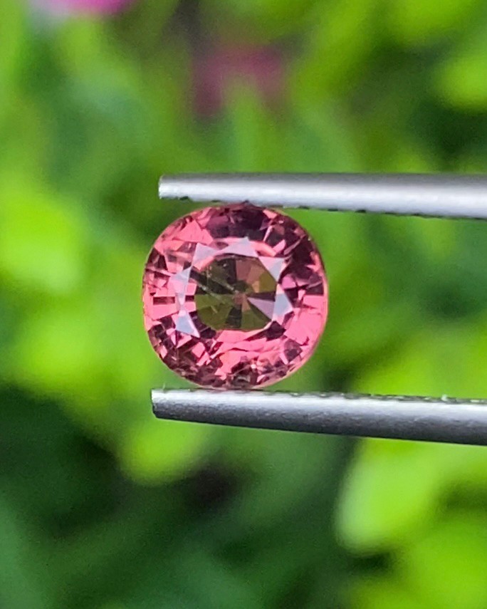 พลอย ทัวร์มาลีน Tourmaline 0.90 กะรัต (Cts.) พลอยแท้ อัญมณีมงคลประจําวันเกิด เครื่องประดับพลอย