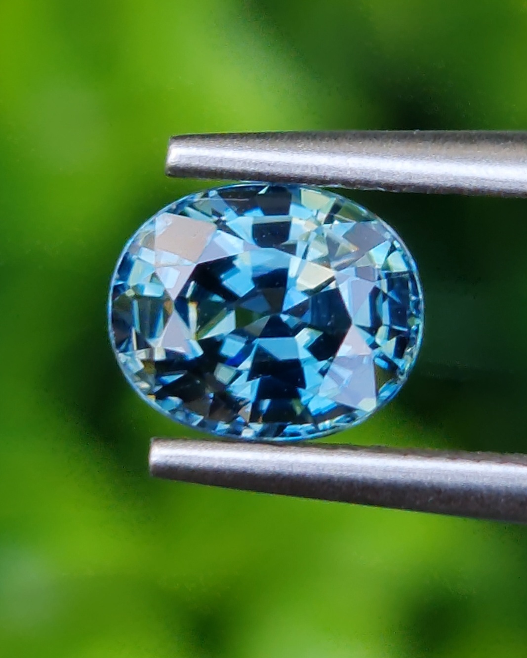 พลอย เพทาย (Zircon) 2.01 กะรัต (Cts.) พลอยแท้ อัญมณีมงคลประจําวันเกิด เครื่องประดับพลอย