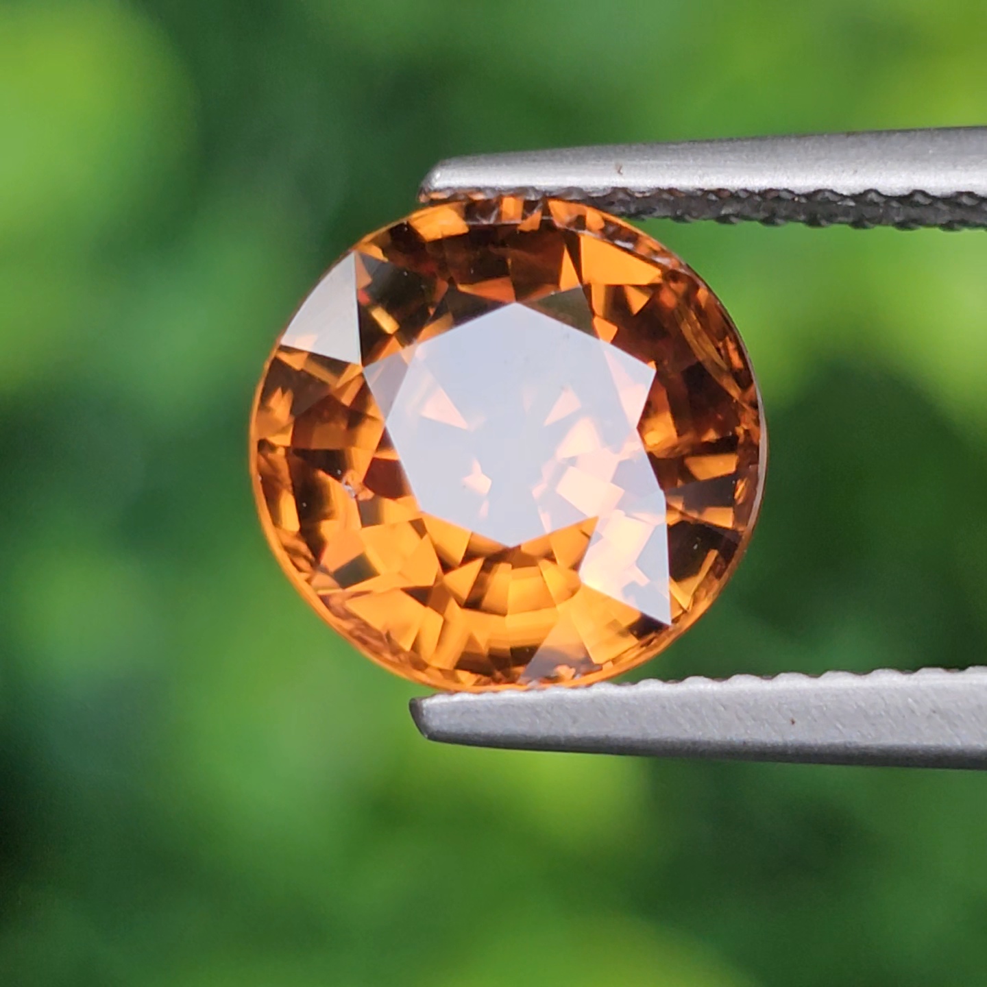 พลอย เพทาย (Zircon) 4.98 กะรัต (Cts.) พลอยแท้ อัญมณีมงคลประจําวันเกิด เครื่องประดับพลอย