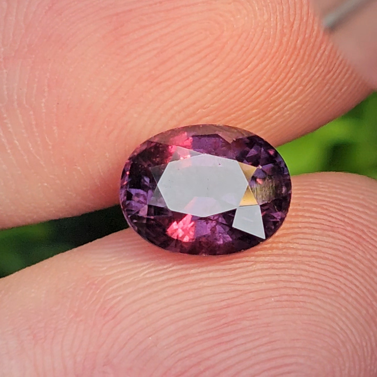 พลอย คัลเลอร์เชนจ์ แซฟไฟร์ Color Change Sapphire 3.40 กะรัต (Cts.) พลอยแท้ อัญมณีมงคลประจําวันเกิด เครื่องประดับพลอย