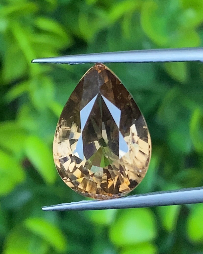 พลอย เพทาย Natural Zircon 14.34 กะรัต (Cts.) พร้อมใบเซอร์ พลอยแท้อัญมณีมงคล ประจําวันเกิด เครื่องประดับพลอย