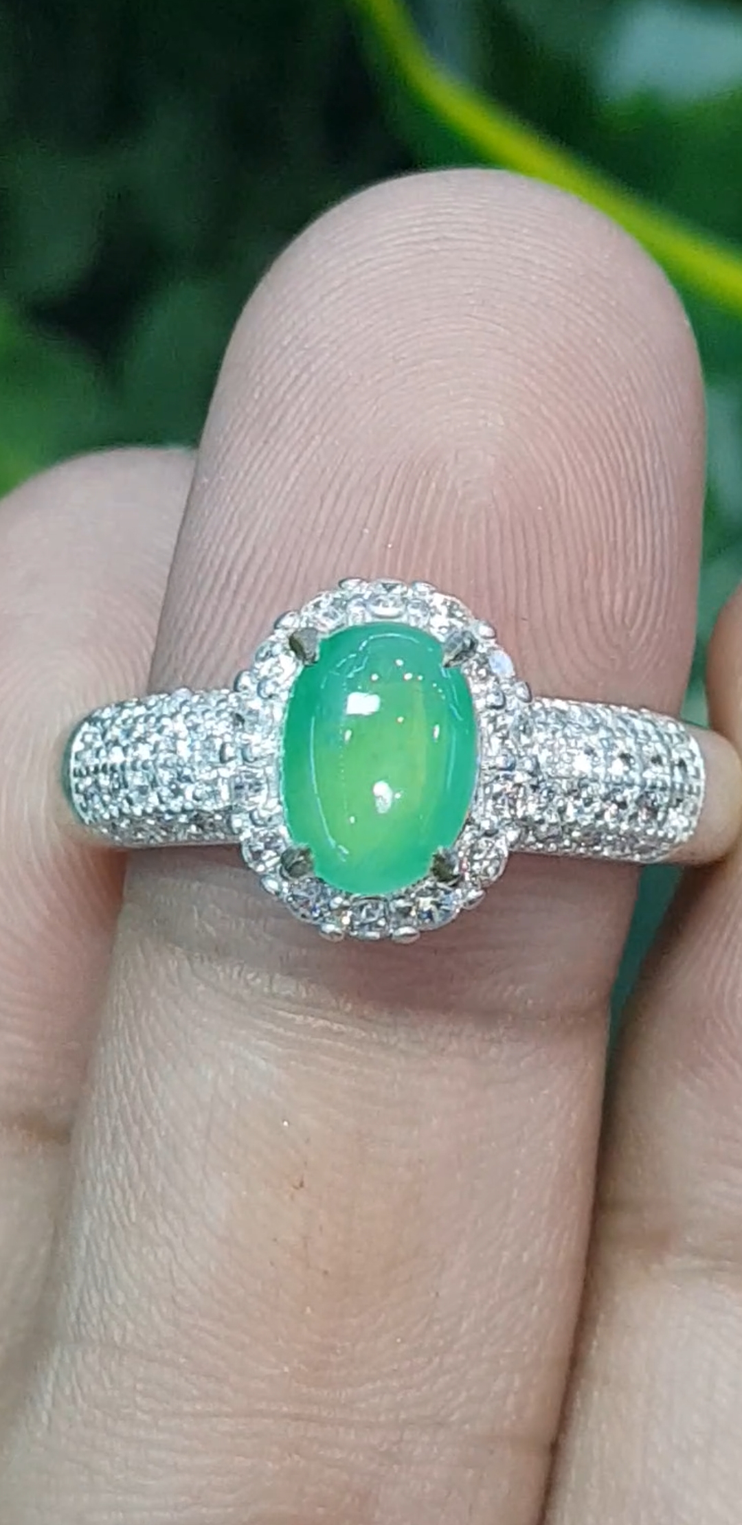 หยก พม่า แท้ Jade แหวนหยก (jadeite) 1.28 กะรัต (Cts.) (Size) 61 ดิบ ไม่ผ่านการปรับปรุง (Type A) พม่า (Myanmar)