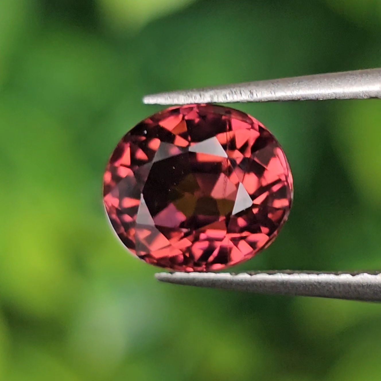 พลอย รูเบลไลต์ ทัวร์มาลีน Rubelite Tourmaline 1.52 กะรัต (Cts.) พลอยแท้ อัญมณีมงคลประจําวันเกิด เครื่องประดับพลอย