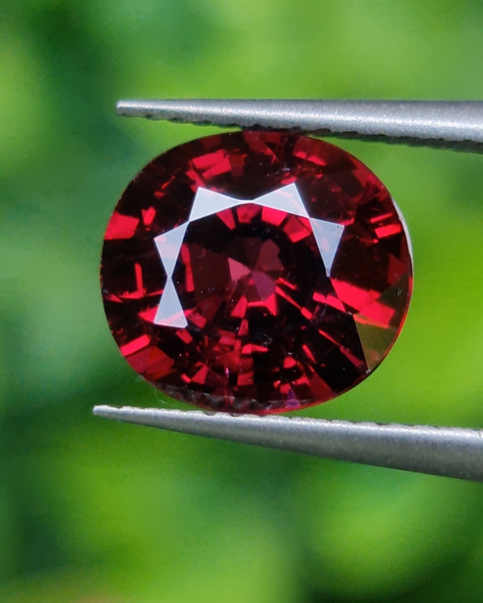 พลอย โรโดไลต์ กาเน็ท Rhodolite Garnet 2.49 กะรัต Cts.พลอยแท้ อัญมณีมงคลประจําวันเกิด เครื่องประดับพลอย