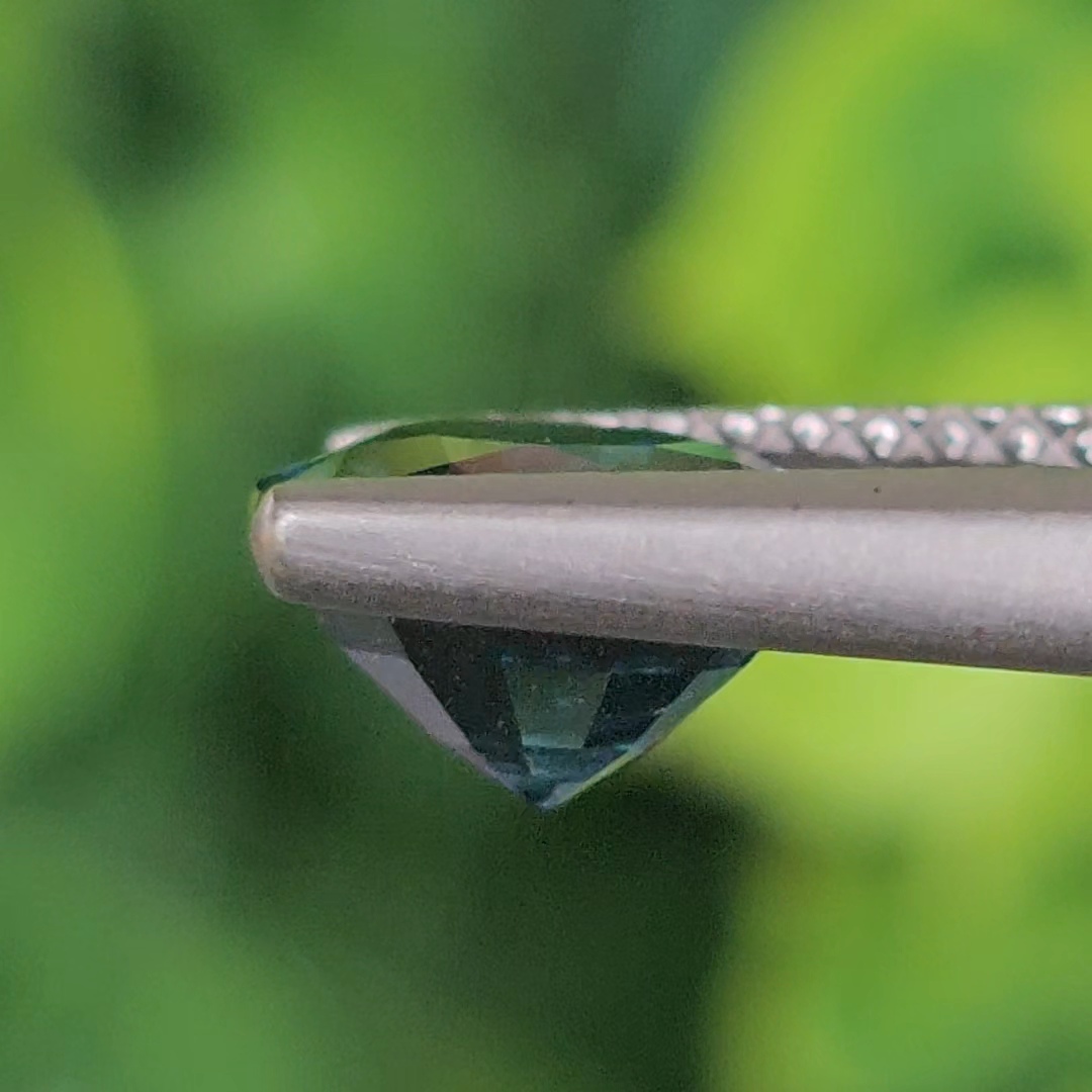 พลอย เพทาย Natural Zircon 1.93 กะรัต (Cts.) พร้อมใบเซอร์ พลอยแท้อัญมณีมงคล ประจําวันเกิด เครื่องประดับพลอย