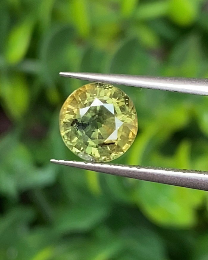 พลอย บุษราคัม yellow sapphire 1.82 กะรัต (Cts.) พลอยแท้ อัญมณีมงคลประจําวันเกิด เครื่องประดับพลอย