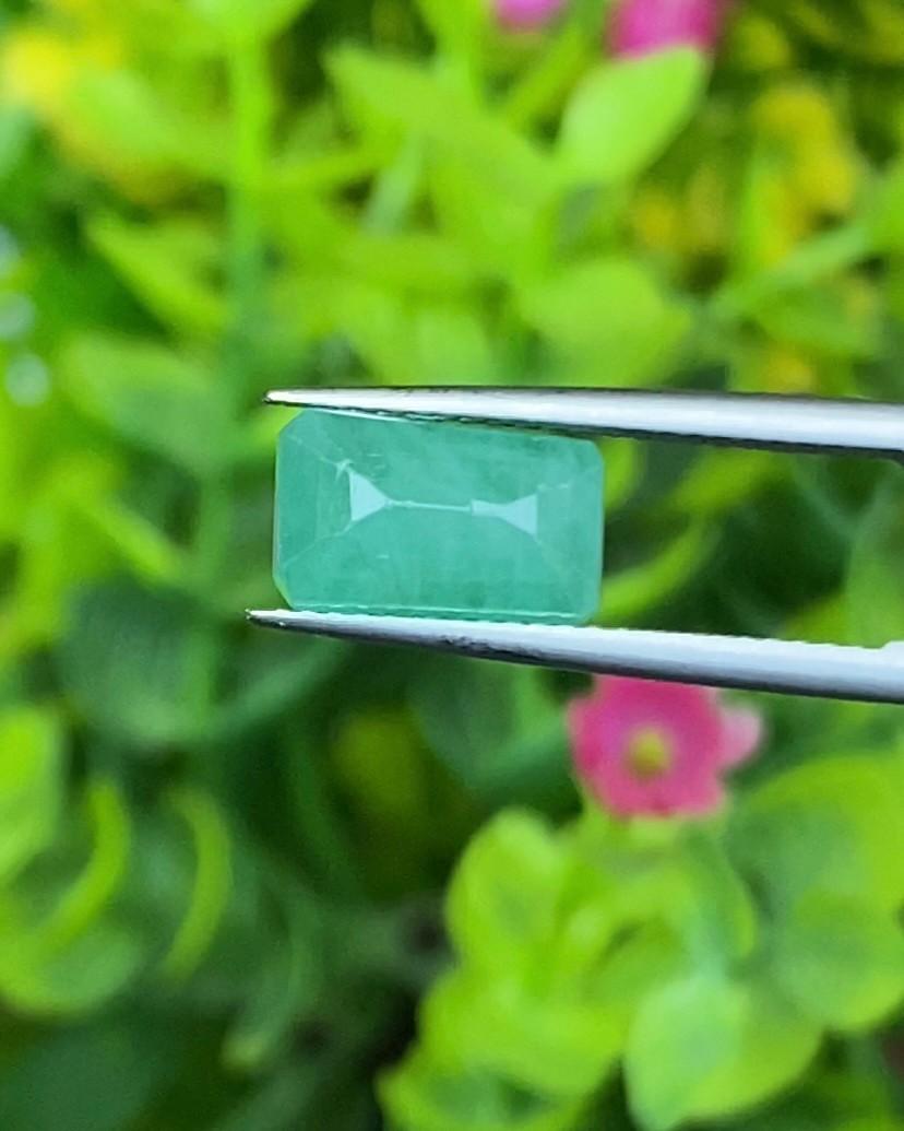 พลอย มรกต Natural Emerald แซมเบีย 2.51 กะรัต (Cts.) พลอยแท้ อัญมณีมงคลประจําวันเกิด เครื่องประดับพลอย
