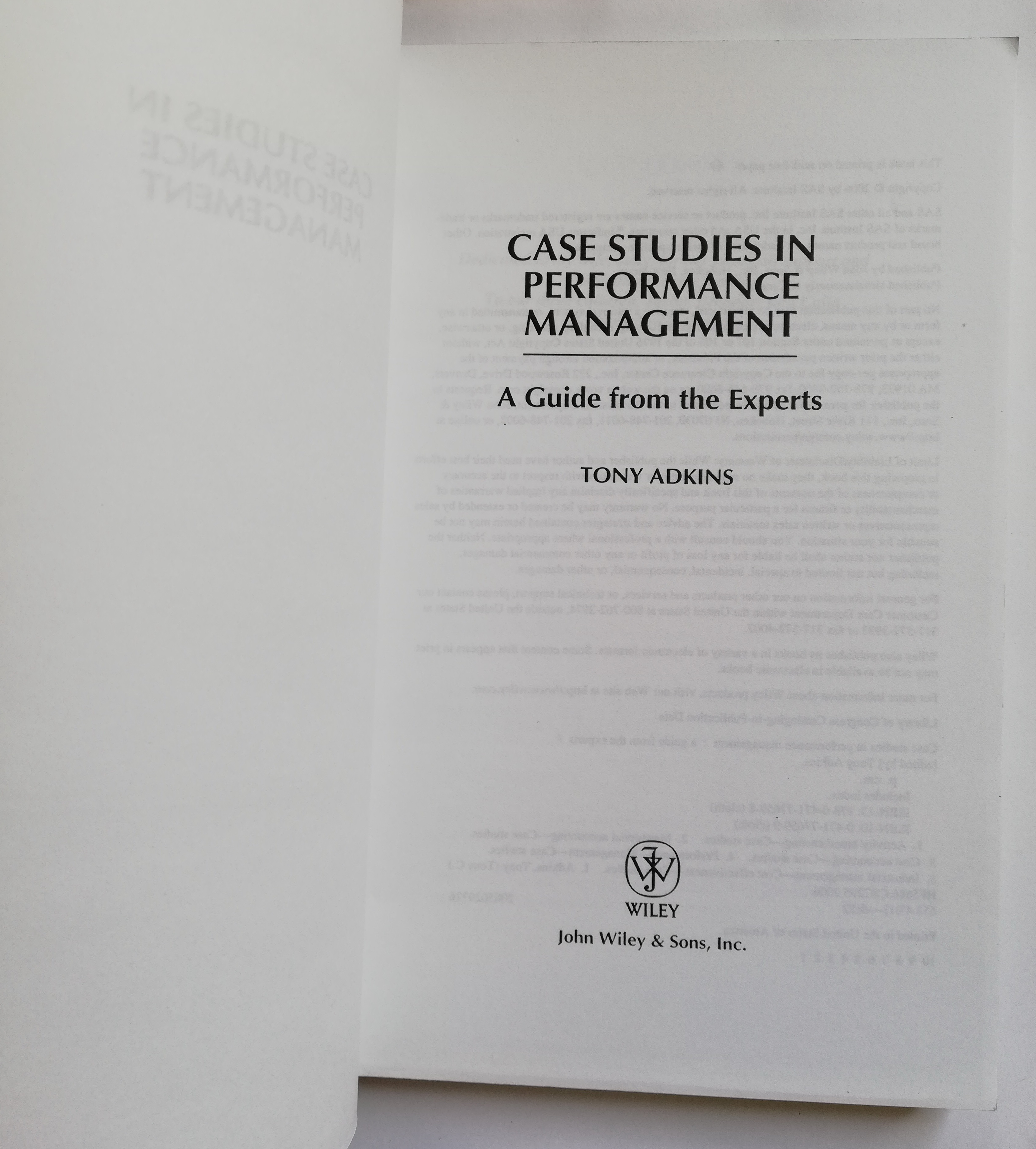 หนังสือบริหารการจัดการผลงาน ฉบับภาษาอังกฤษ **ปกหน้า และ หลังมีตำหนิ"Case Studies in Performance Management _ A guide from the Experts" the Experts: Gary Cokins,Thomas Kang,Ashok Vadgama,John Antos, Ed Blocher, and Aflan Stratton โดย Tony Adkins