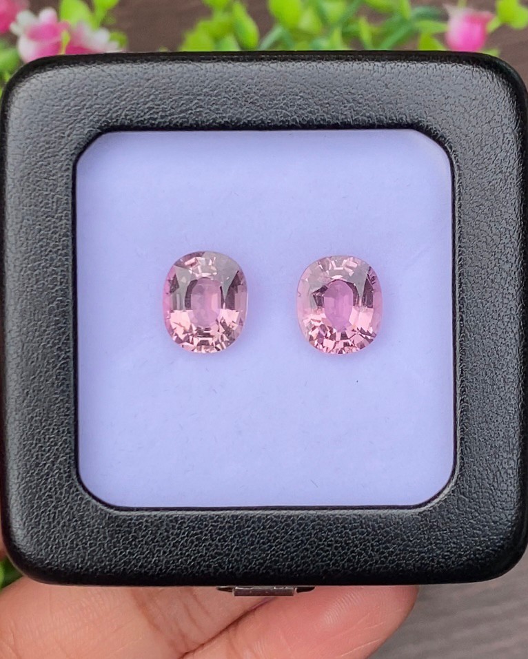 พลอย ชมพู พิ้งค์ ทัวร์มารีน (Pink Tourmaline) 2 เม็ด (Pcs.) 8.09 กะรัต (Cts.) อัญมณีมงคลประจําวันเกิด เครื่องประดับพลอย