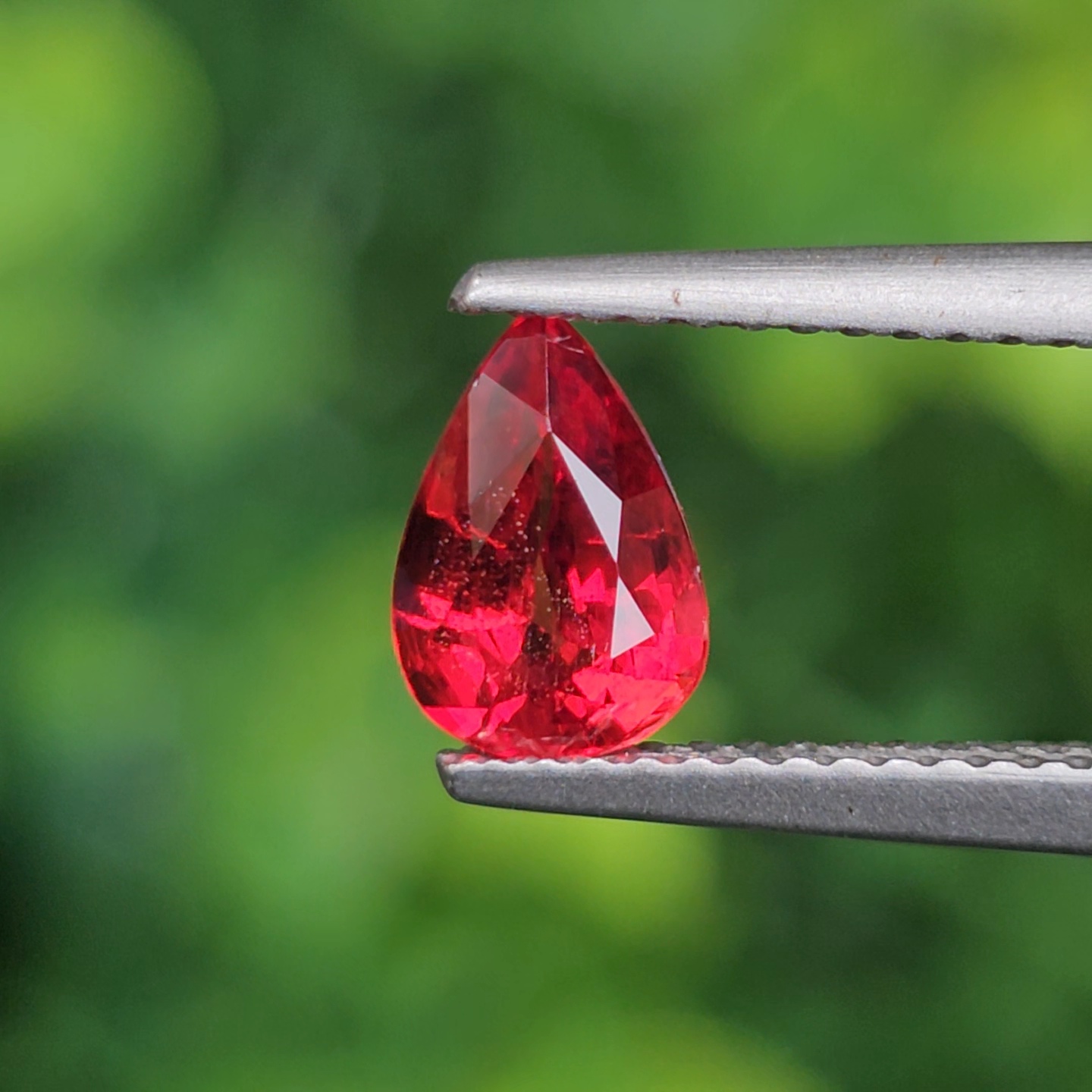 พลอย ทับทิม ซองเจีย Songea Ruby Sapphire 1.01 กะรัต (Cts.) พลอยแท้ อัญมณีมงคลประจําวันเกิด เครื่องประดับพลอย