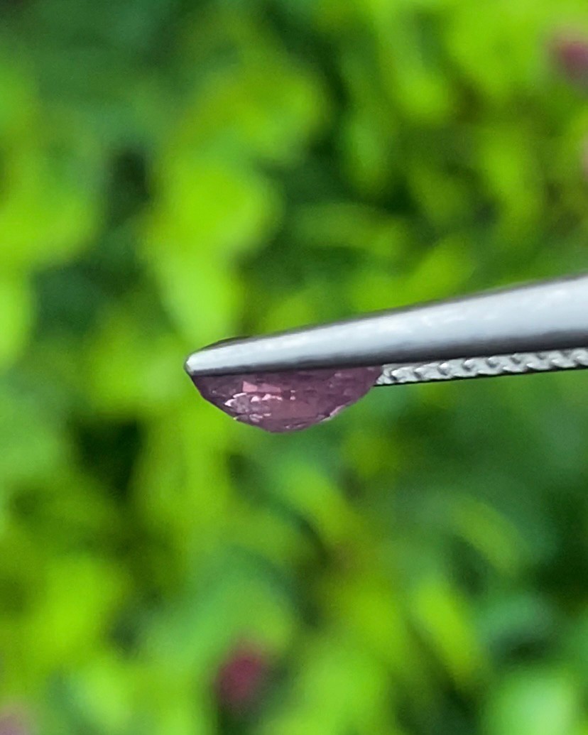 พลอย เพอเพิล แซฟไฟร์ สีม่วง Purple Sapphire ดิบ Unheated 0.80 กะรัต (Cts.) พลอยแท้ อัญมณีมงคลประจําวันเกิด เครื่องประดับพลอย