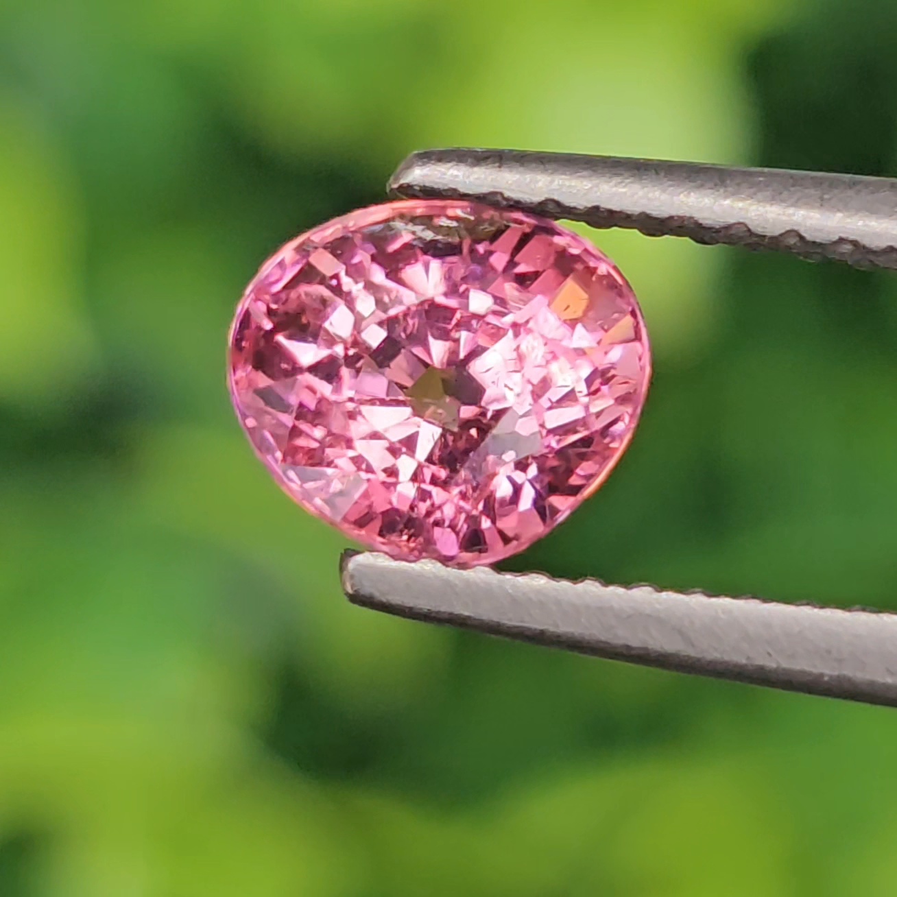 พลอย ชมพู ทัวร์มารีน (Pink Tourmaline) 1.32 กะรัต (Cts.) อัญมณีมงคลประจําวันเกิด เครื่องประดับพลอย