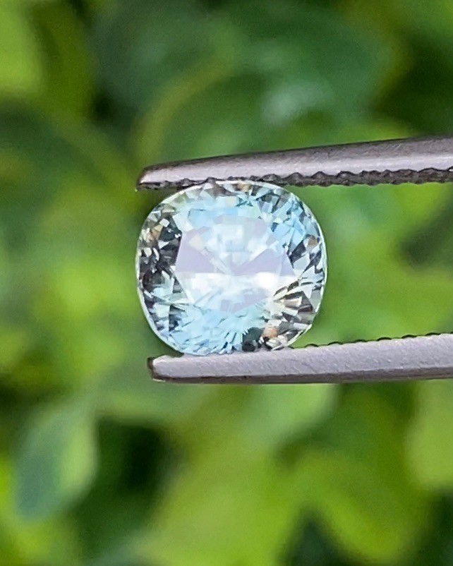 พลอย เพทาย (Zircon) 2.10 กะรัต (Cts.) พลอยแท้ อัญมณีมงคลประจําวันเกิด เครื่องประดับพลอย