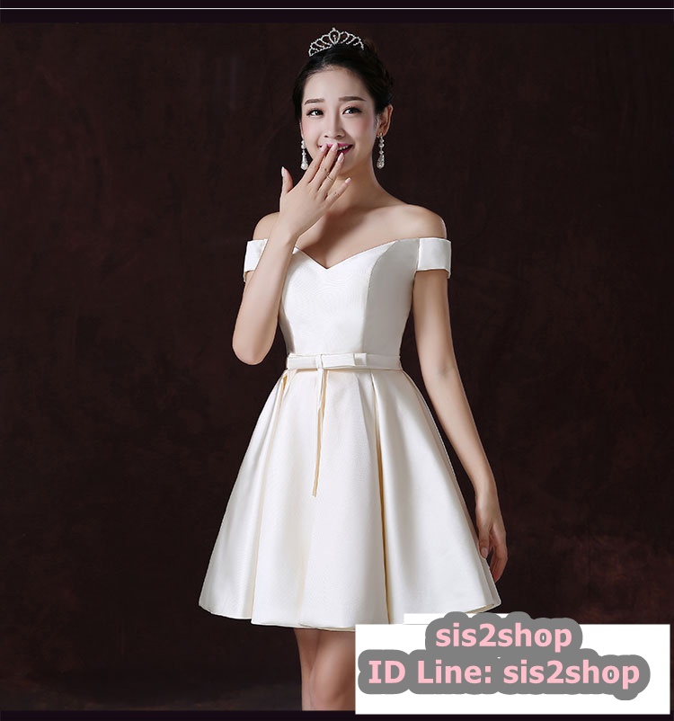 พร้อมส่ง ชุดราตรีสั้น แบบปาดไหล่ ผ้าซาตินเรียบหรู กระโปรงทรงA แต่งโบว์2ชั้น ช่วงเอว สีขาว (เชือกผูกหลัง)