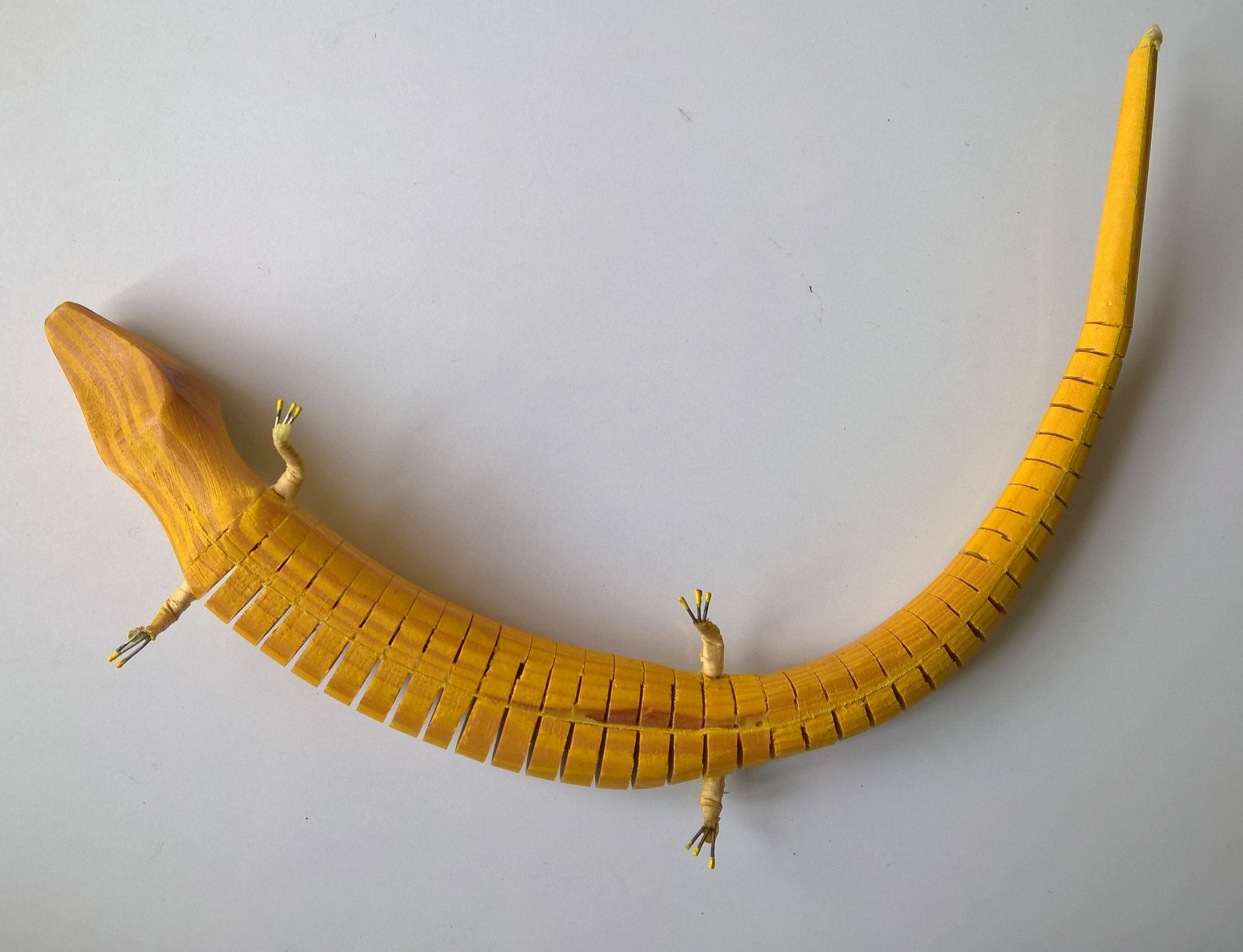 กิ้งก่าไม้ระกำ สีเขียว ขาปรับได้ จับหางสามารถเคลื่อนลำตัวได้ จับหางสามารถ เคลื่อนลำตัวได้ ขนาดตามภาพ