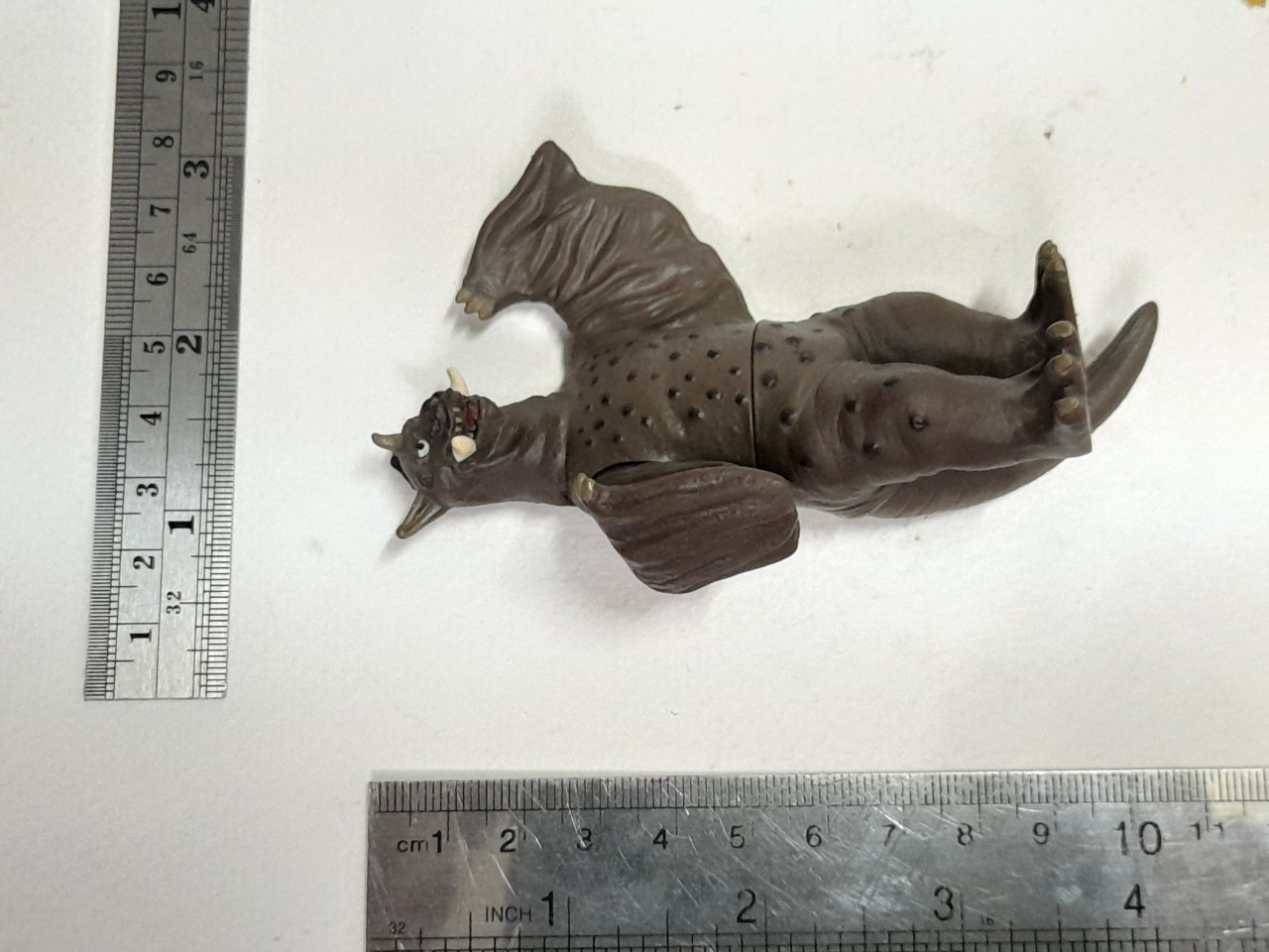 ซอฟ 4 - 4.5 นิ้ว สัตว์ประหลาดแจนโดร่า จากอุลตร้าแมน มือสอง สภาพดี มีรอยบ้าง ค่อนข้างหายาก ไม่พบบ่อย