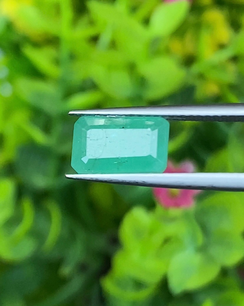 พลอย มรกต Natural Emerald แซมเบีย 2.51 กะรัต (Cts.) พลอยแท้ อัญมณีมงคลประจําวันเกิด เครื่องประดับพลอย