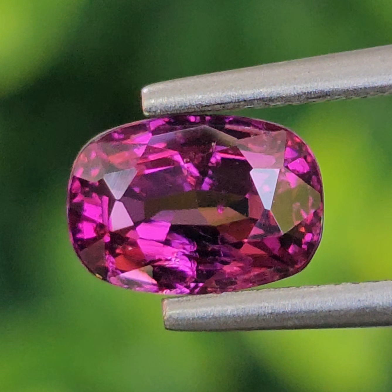 พลอย อุมบาไลต์ การ์เน็ต Umbalite Garnet 1.43 กะรัต (Cts.) ดิบ Unheated ลอยแท้ อัญมณีมงคลประจําวันเกิด เครื่องประดับพลอย