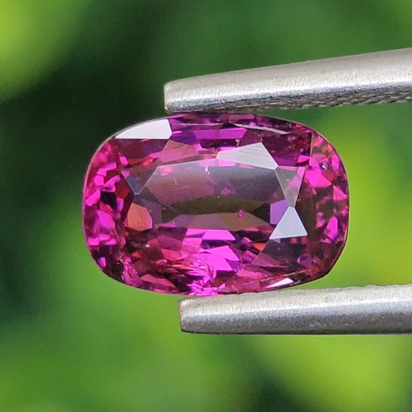 พลอย อุมบาไลต์ การ์เน็ต Umbalite Garnet 1.43 กะรัต (Cts.) ดิบ Unheated ลอยแท้ อัญมณีมงคลประจําวันเกิด เครื่องประดับพลอย