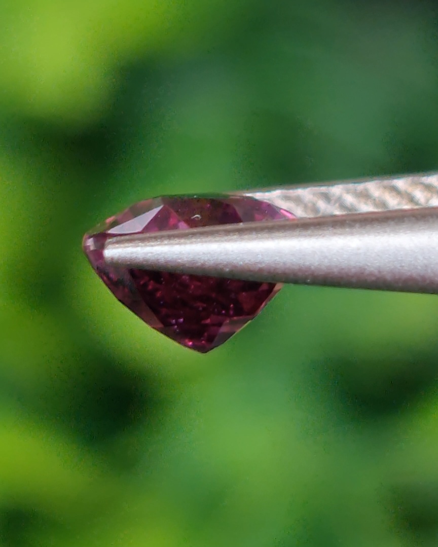 พลอย โรโดไลต์ กาเน็ท Rhodolite Garnet 1.26 กะรัต Cts.พลอยแท้ อัญมณีมงคลประจําวันเกิด เครื่องประดับพลอย