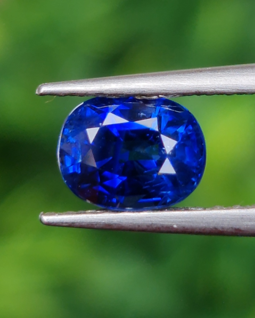 พลอย ไพลิน (Blue Sapphire) 1.26 กะรัต (Cts.) *สีพิเศษ รอยัลบลู (Royal Blue) พลอยแท้ อัญมณีมงคลประจําวันเกิด เครื่องประดับพลอย