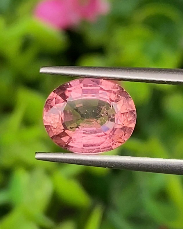 พลอย ชมพู พิ้งค์ ทัวร์มารีน (Pink Tourmaline) 2.38 กะรัต (Cts.) อัญมณีมงคลประจําวันเกิด เครื่องประดับพลอย